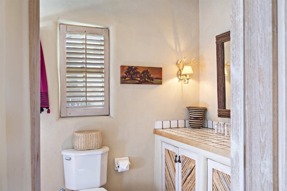 Фото Casa Siempre Mayo - Railyard Gem, Walk to Plaza