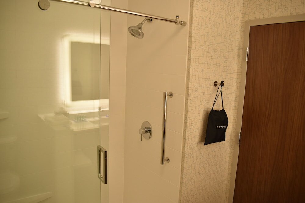 Фото Holiday Inn Express And Suites Boston South - Randolph, an Ihg Hotel