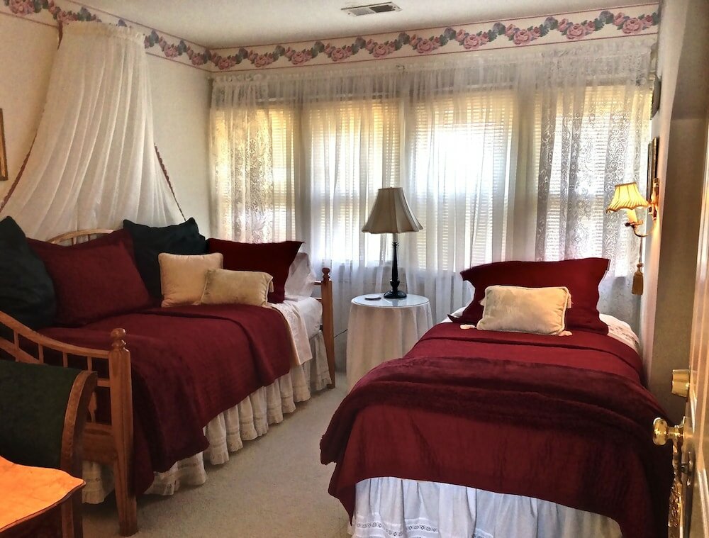 Фото Brass Pineapple Inn