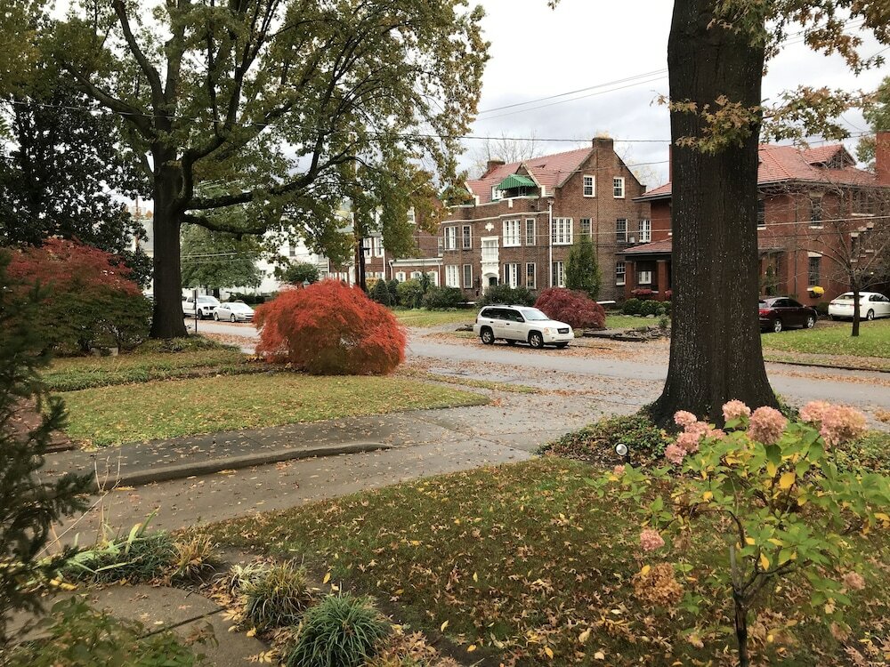 Фото Brass Pineapple Inn