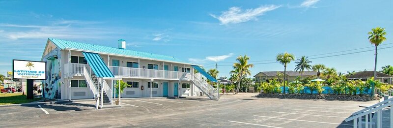 Гостиница Latitude 26 Waterfront Boutique Resort - Fort Myers Beach
