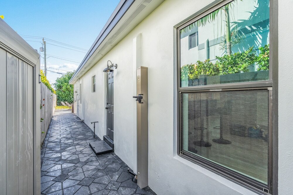 Фото Lauderdale 1 Bedroom Lux by Opus