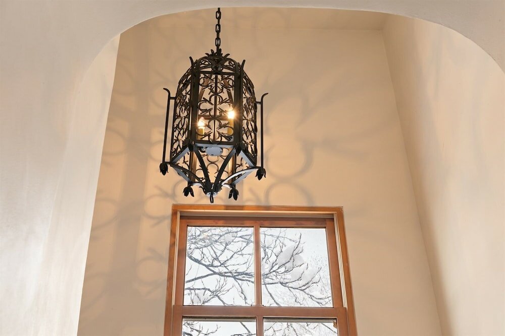 Фото Tecolote - Authentic Home Right Next to The Plaza, Hot Tub, Roof Deck