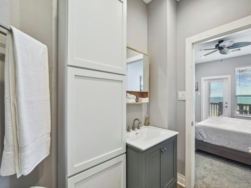 Фото Sand and Sun Beachfront