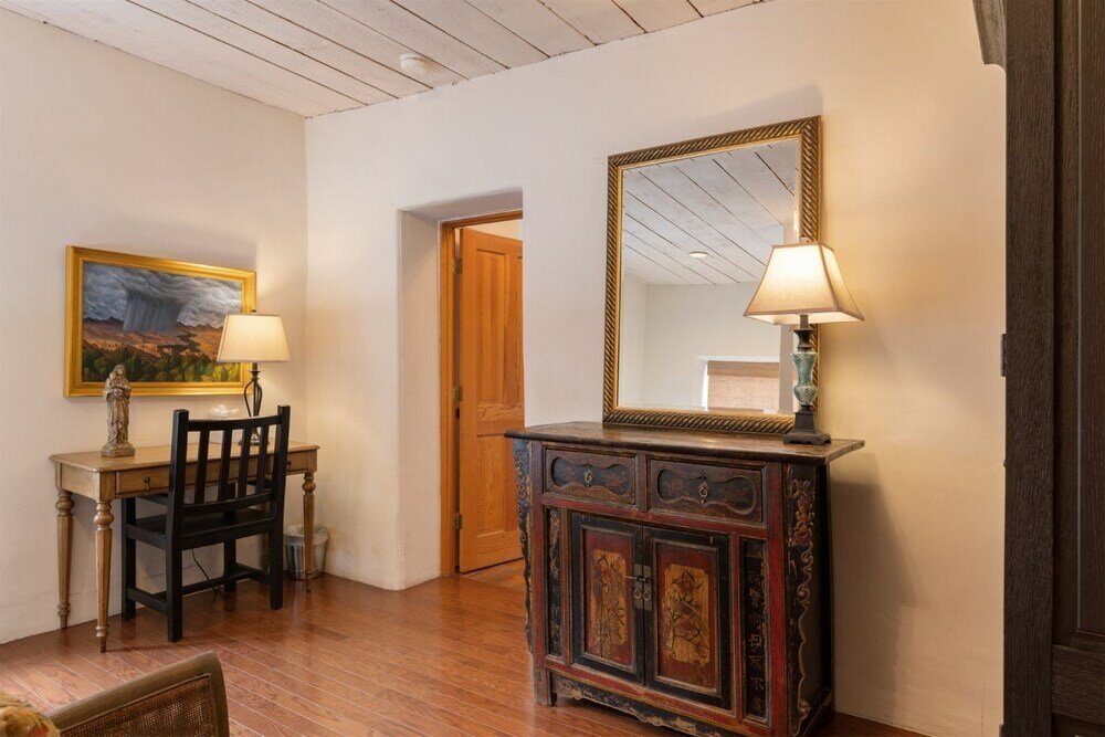 Фото Tecolote - Authentic Home Right Next to The Plaza, Hot Tub, Roof Deck