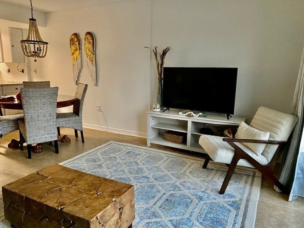 Фото Ocean View 2 Bed, 2 Bath, Steps to the Beach - Spanish Trace 240