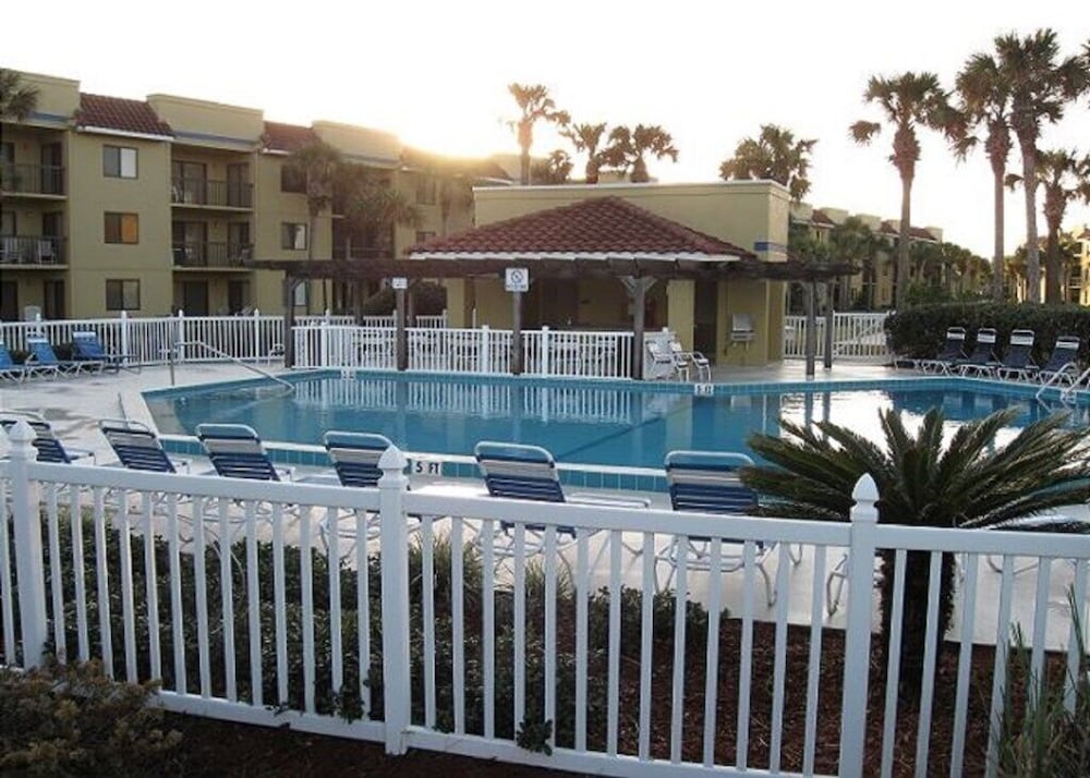 Фото Pet Friendly, 2 Bedroom, 2 Bath - Ocean Village Club P19