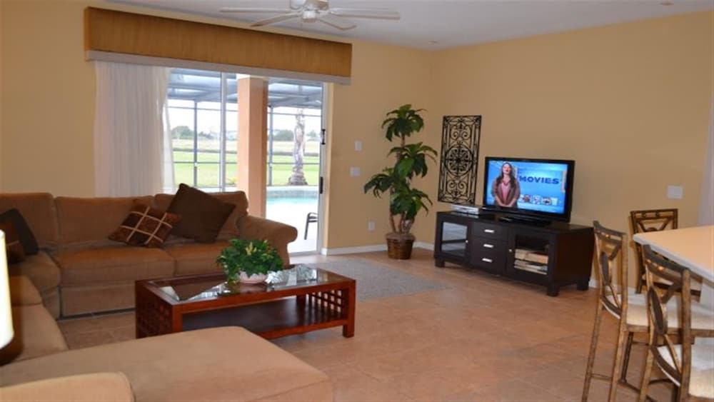 Фото Ip60471 - The Shire at West Haven - 5 Bed 3 Baths Villa