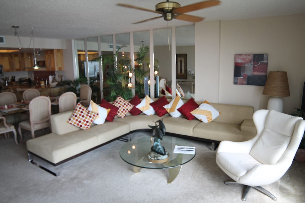 Фото 3 Bedroom Oceanfront Luxury Condo - Sand Dollar III, 404