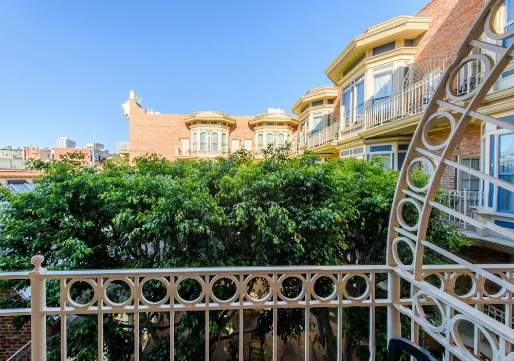 Фото The Horton Grand Hotel