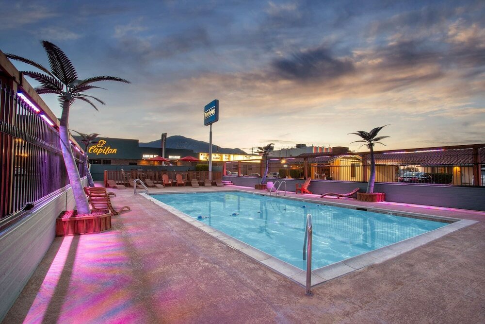 Фото Travelodge by Wyndham Hawthorne