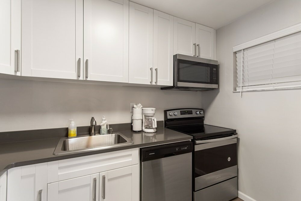 Фото 2Bed 2Bath with Patio on 11 Collins ave