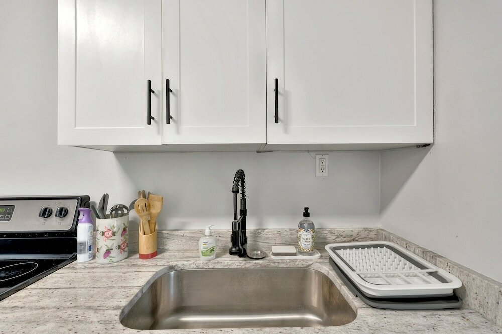 Фото Sunset Stays by the Beach & Caddy's