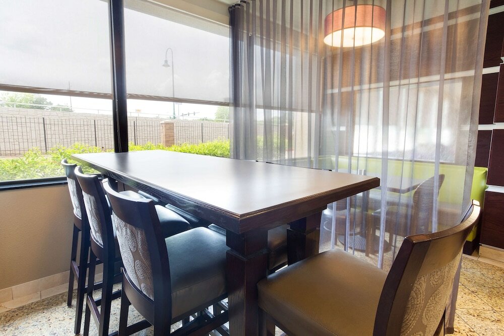 Фото Drury Inn & Suites Atlanta Morrow