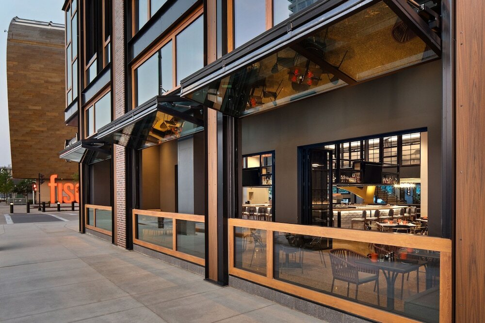 Фото The Trade, Autograph Collection