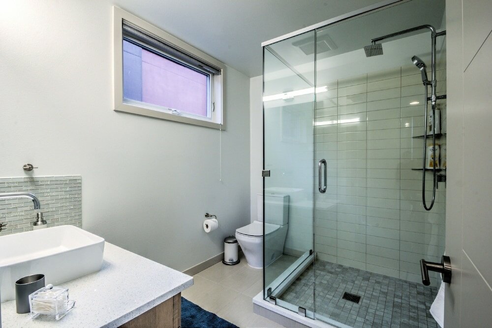 Фото Modern Home with Rooftop Oasis