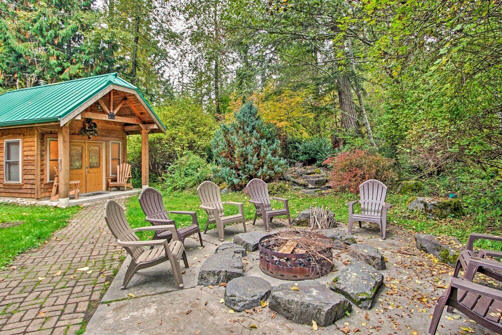 Фото Cabin + Studio: 5 Mi to Mt Rainier Nat'l Park