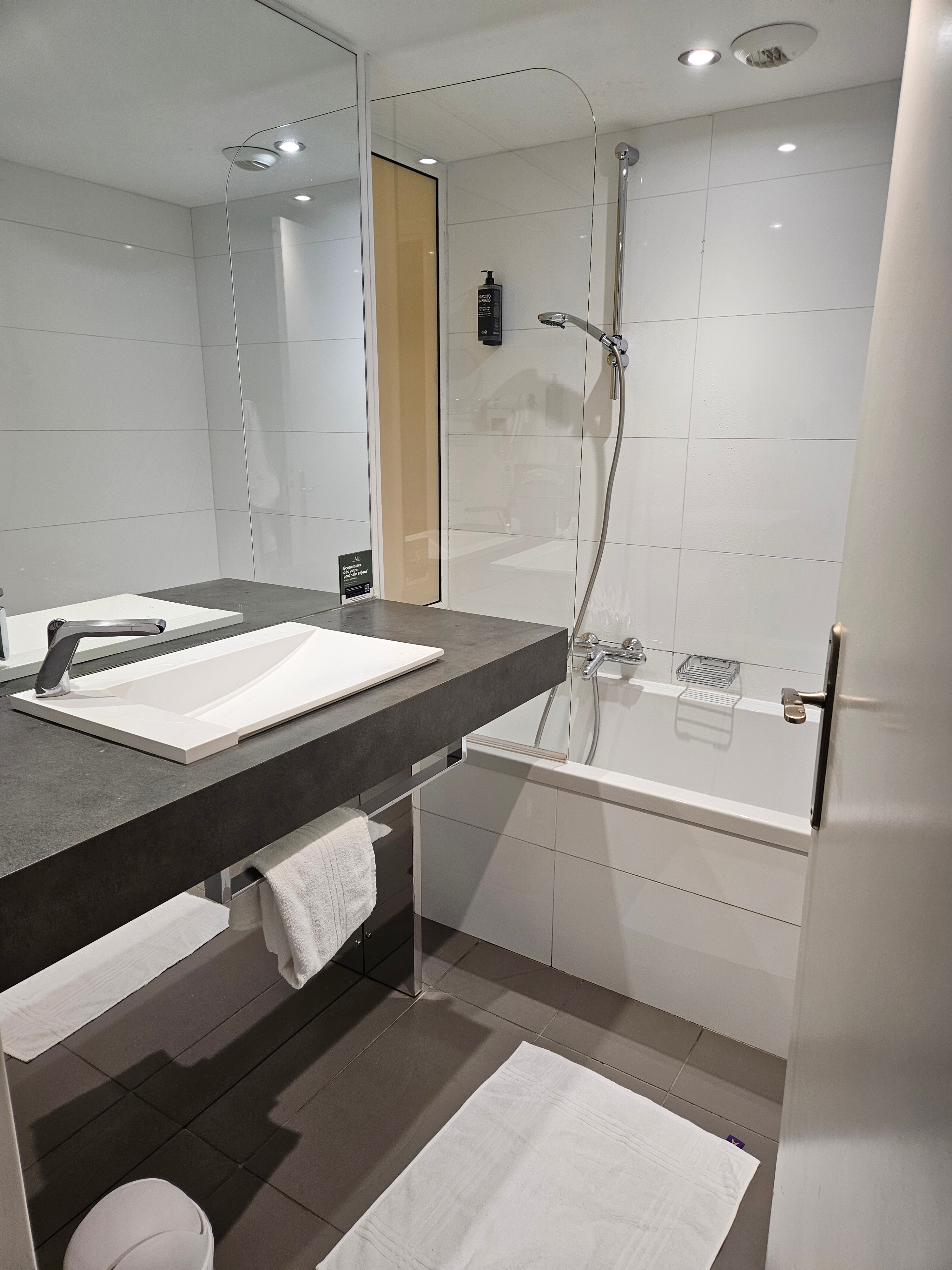 Фото Ibis Styles Menton Centre
