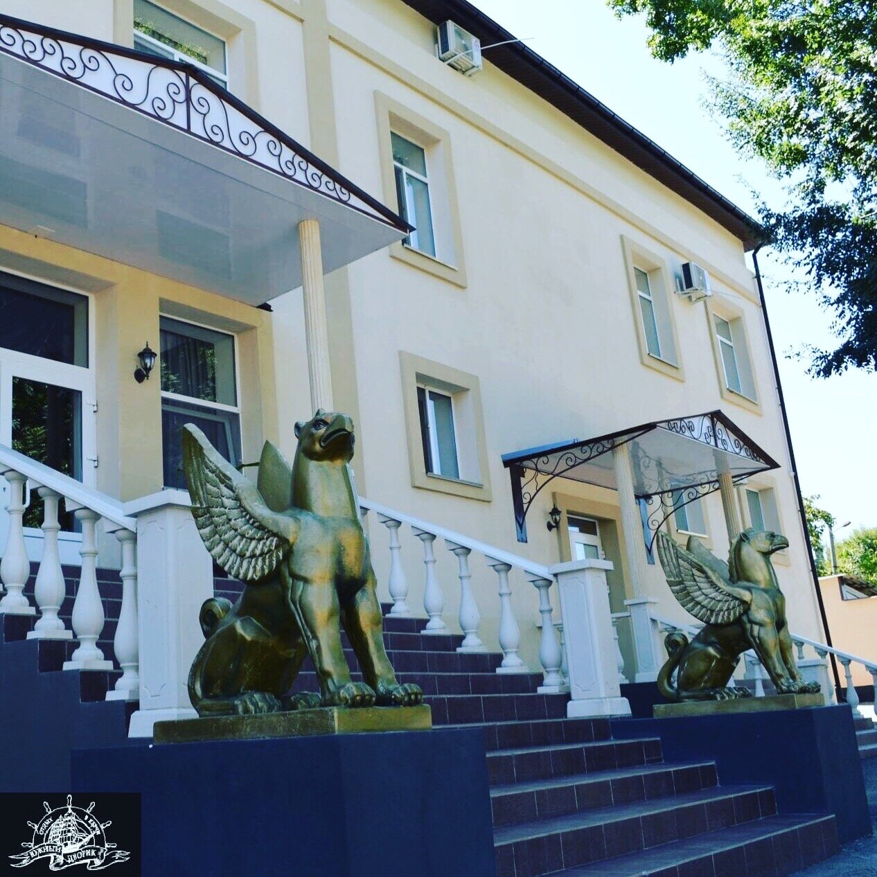 Фото Южный дворик