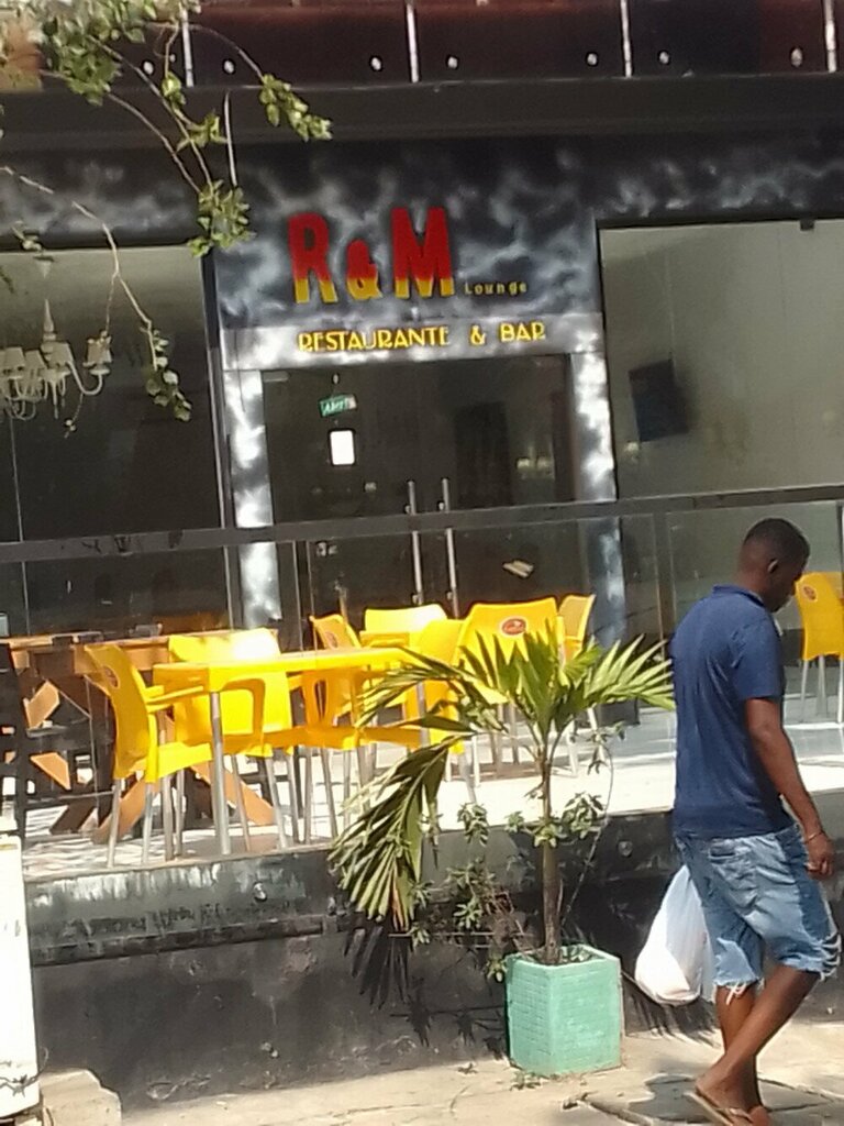 Restaurant R&m Lounge, Loanda, photo