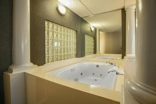 Гостиница Quality Inn and Suites St Charles - West Chicago