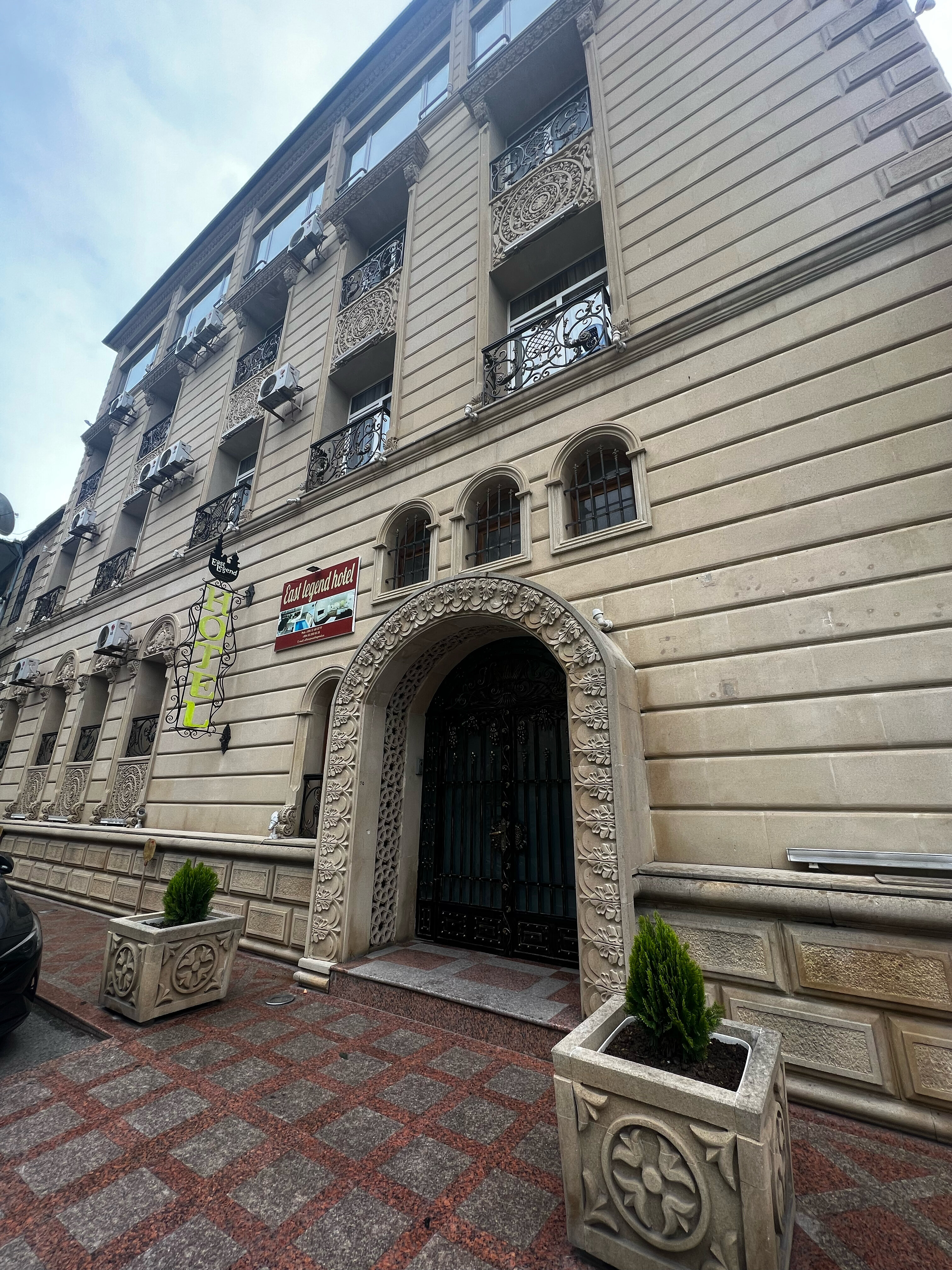 Фото East Legend