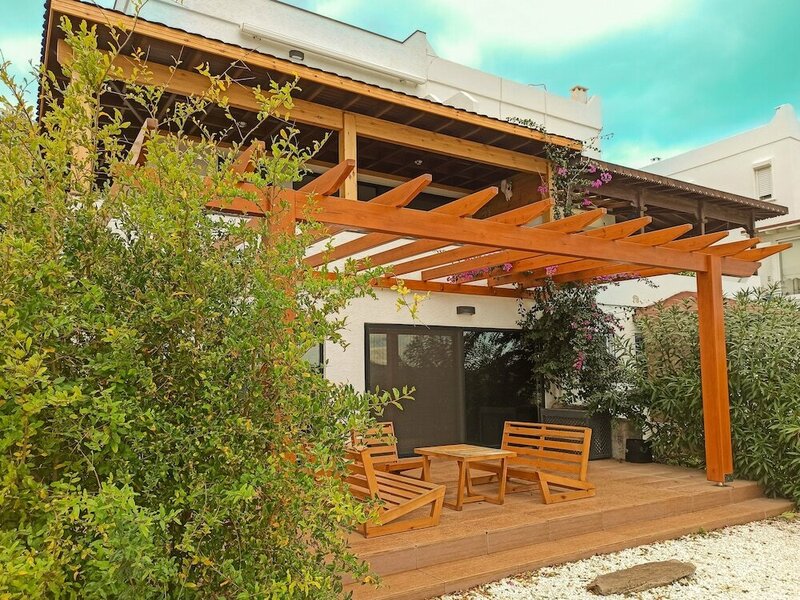 Гостиница 3 Bedroom Villa With Great View Walking Distance to Yalikavak Marina в Бодруме