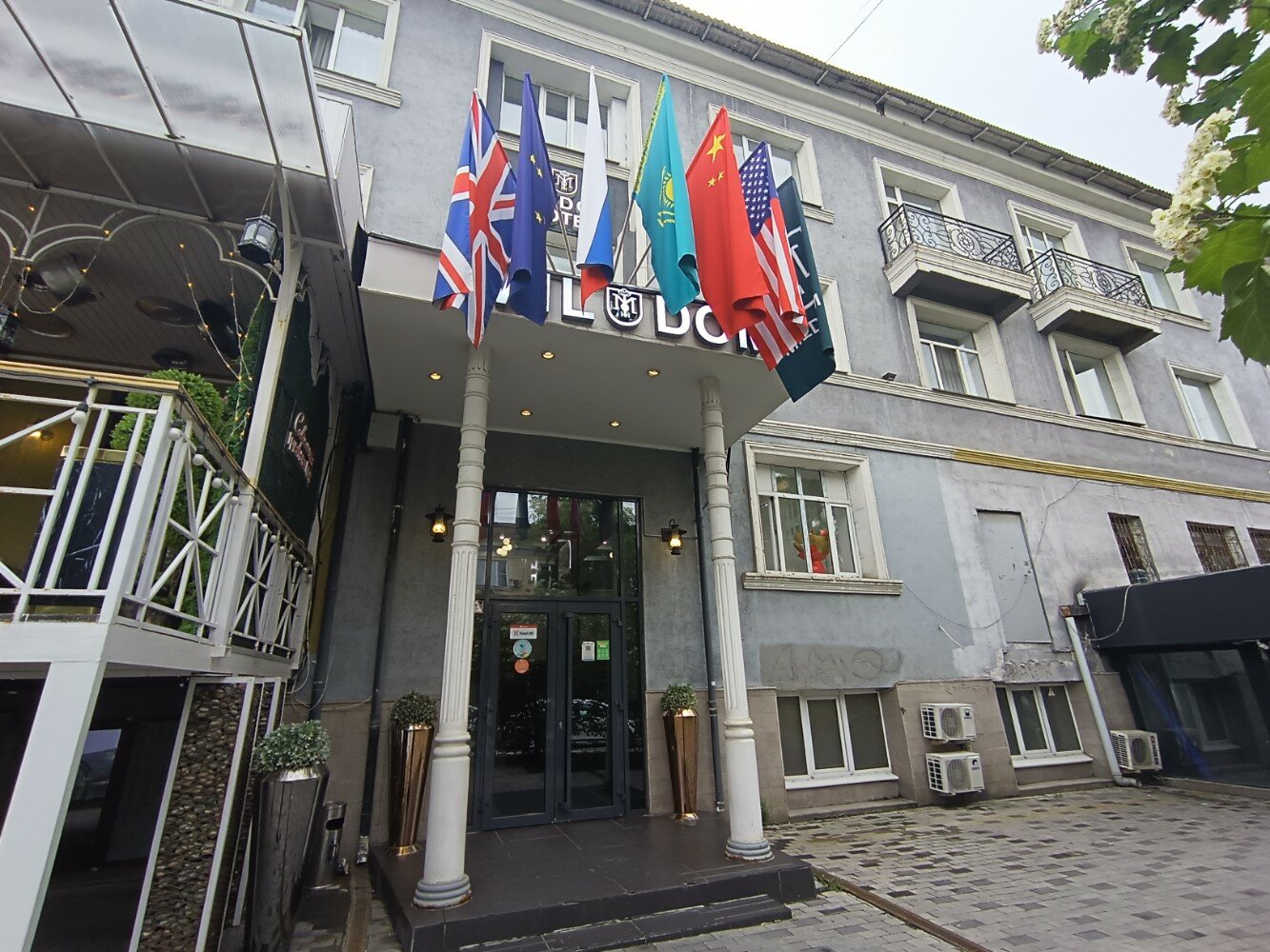 Фото отеля 1