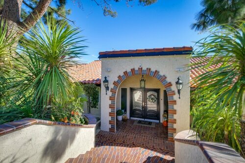 Гостиница Awesome Fullerton Vacation Rental w Private Pool! в Фуллертоне