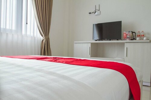 Гостиница RedDoorz Plus near Jatinangor Town Square 2