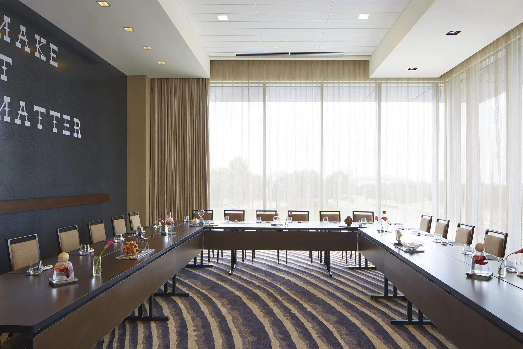 Фото Renaissance Dallas at Plano Legacy West Hotel