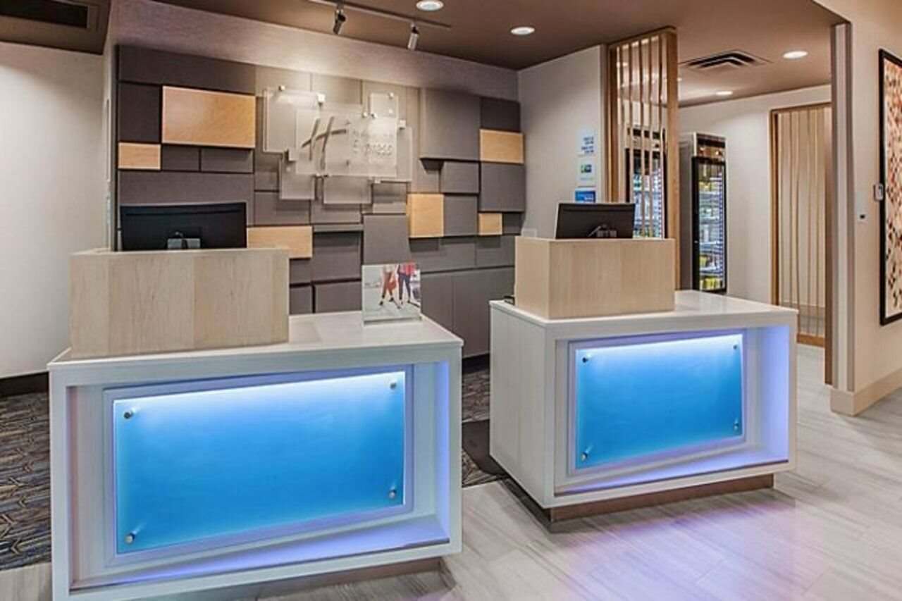 Фото Holiday Inn Express & Suites Edmonton N - St. Albert, an Ihg Hotel