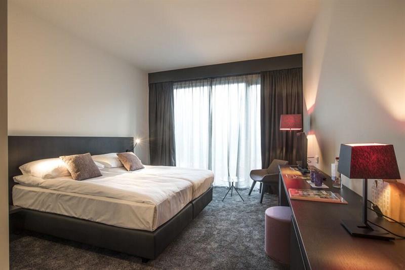 Фото Hotel Serwir