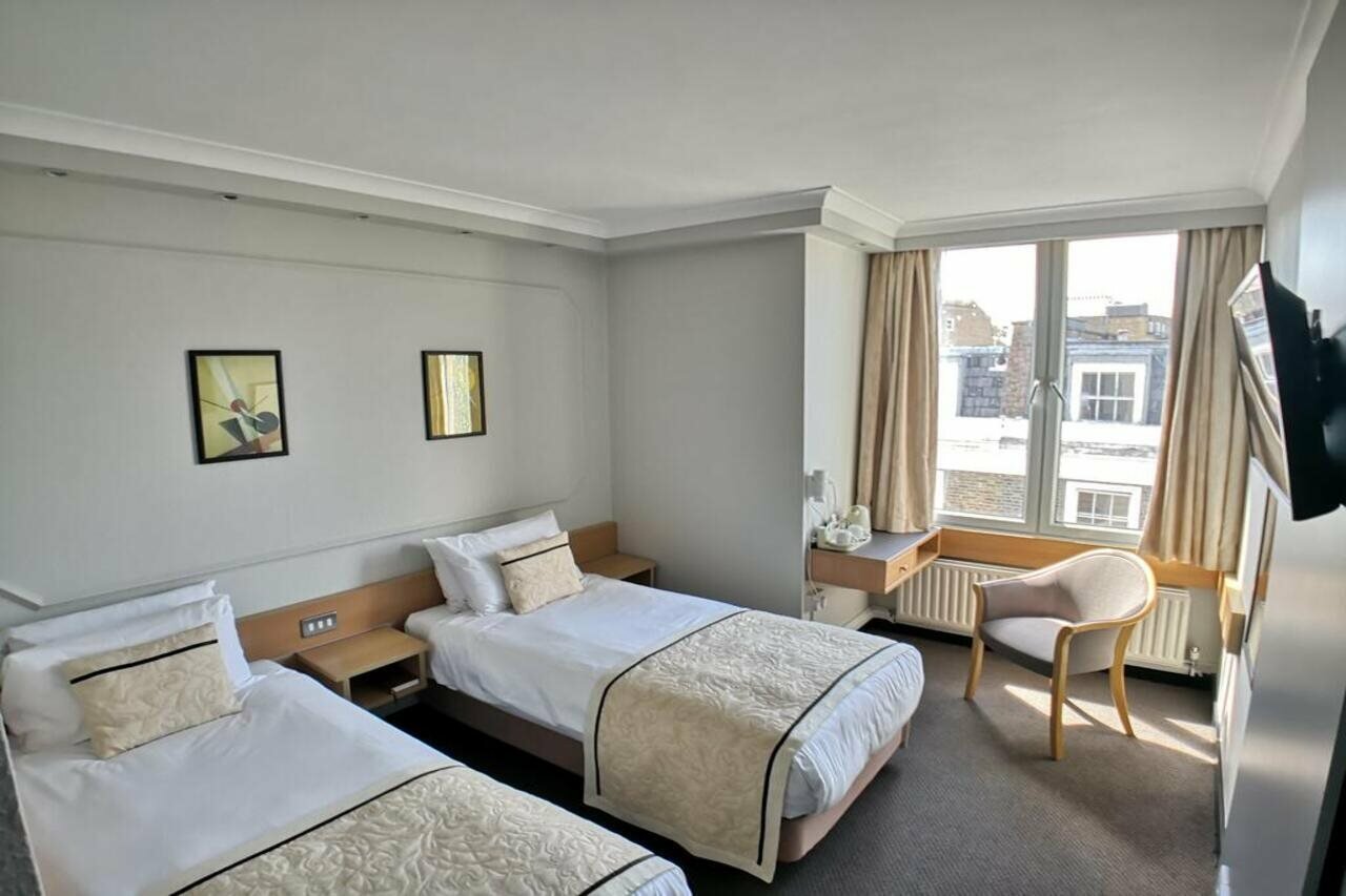Фото Lancaster Hall Hotel London