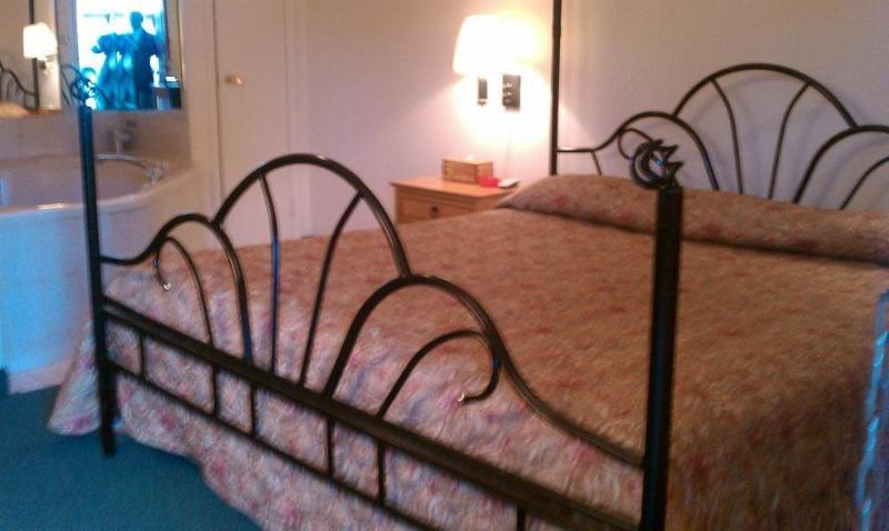 Фото Americana Inn Farmingdale