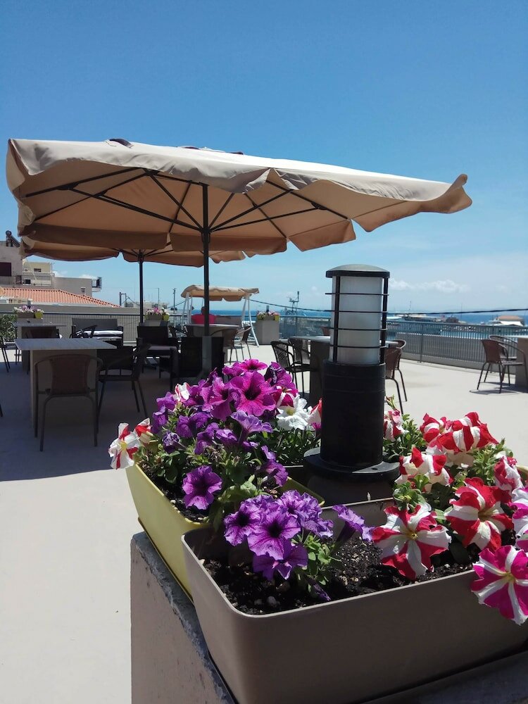 Фото Mastic Point Studios