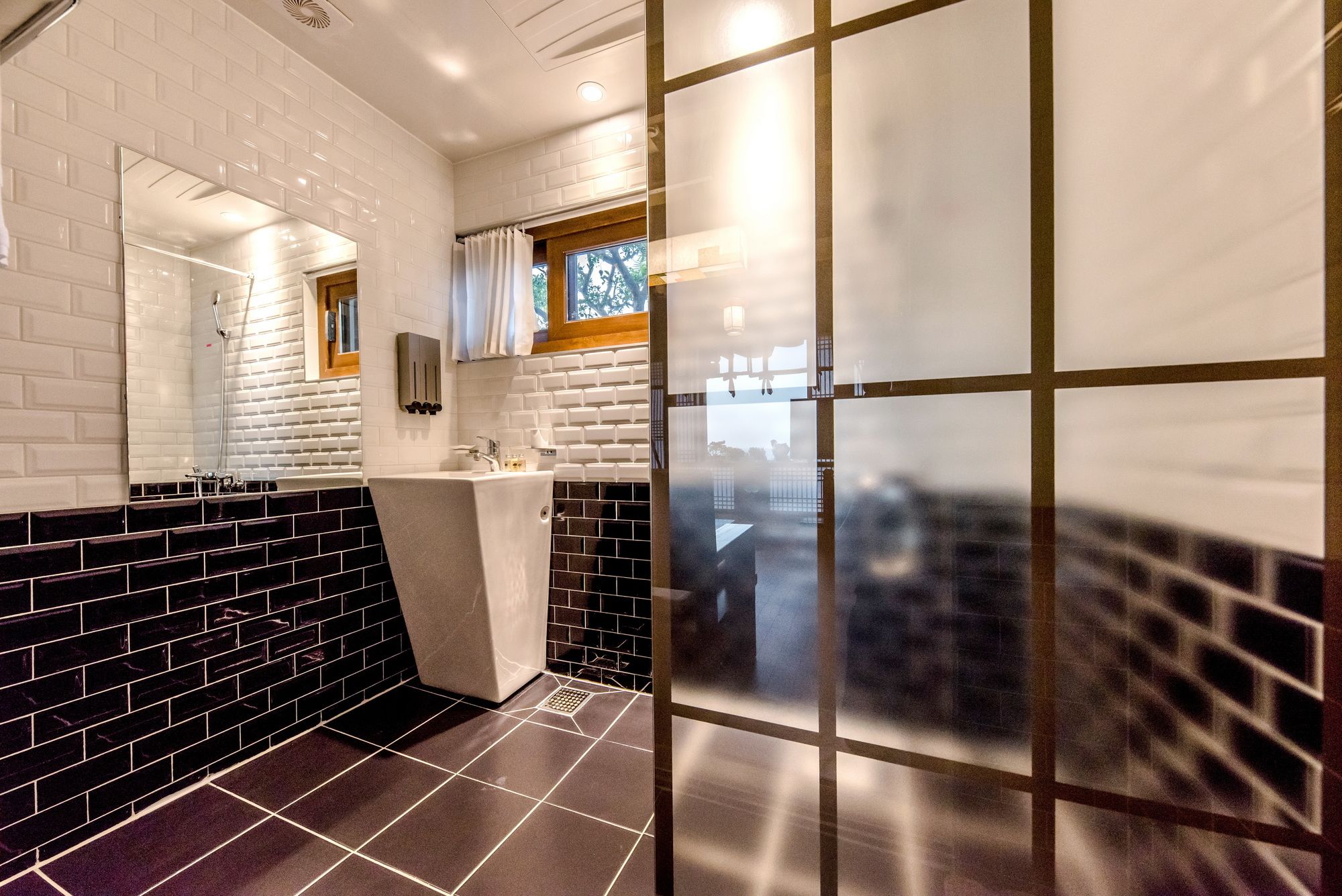 Фото Jeju Hanok Hotel Hallagung