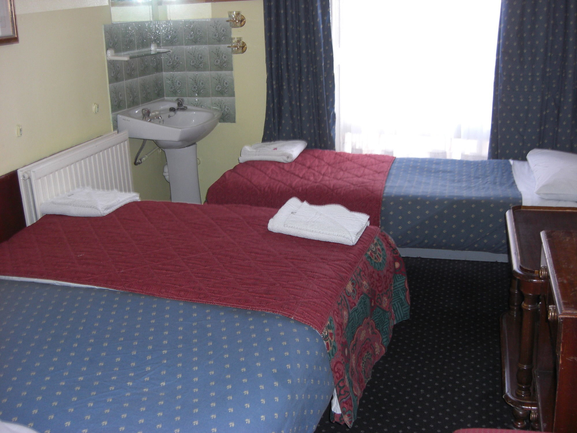 Фото Albany Hotel