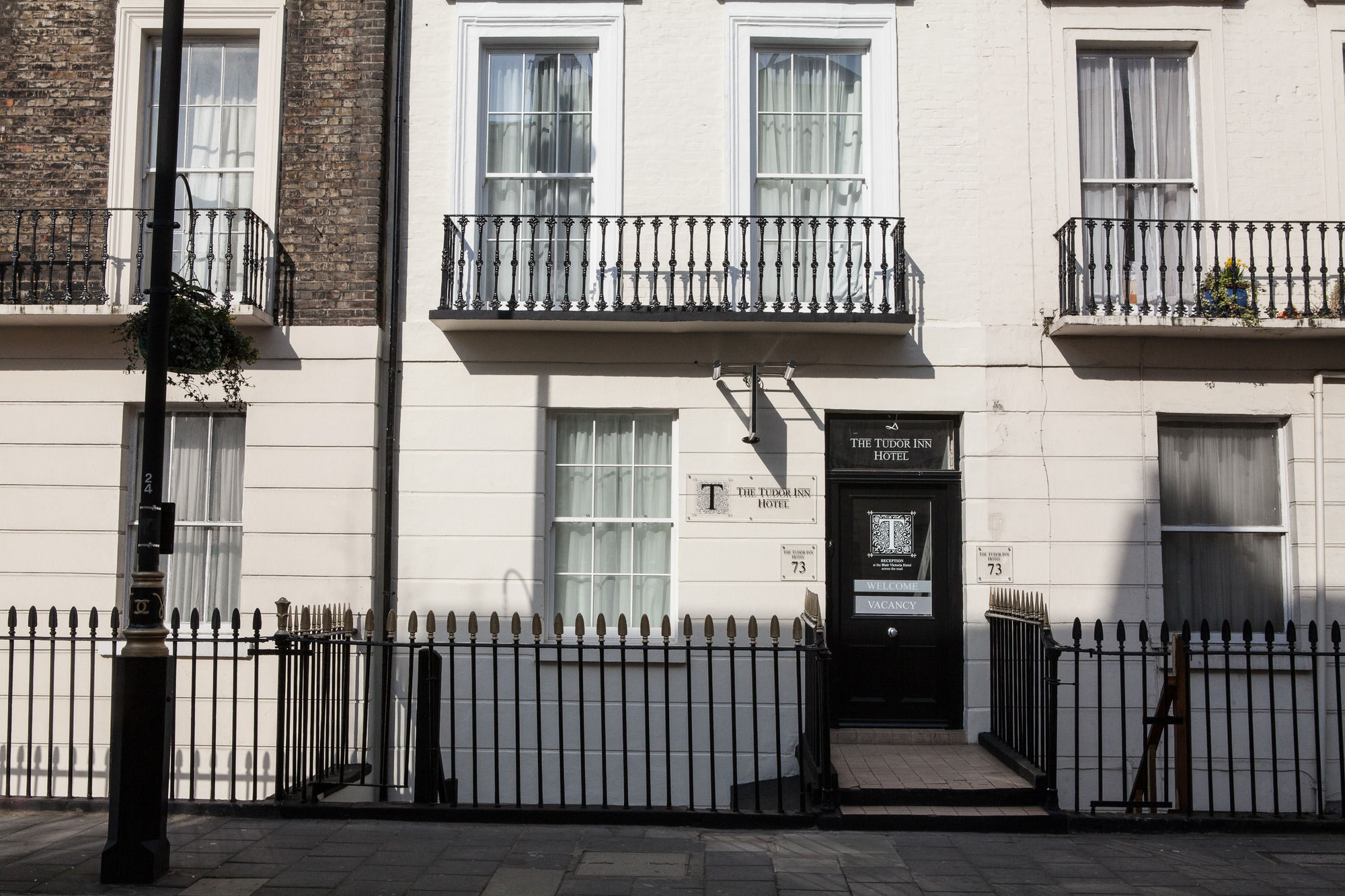 Фото The Tudor Inn Hotel