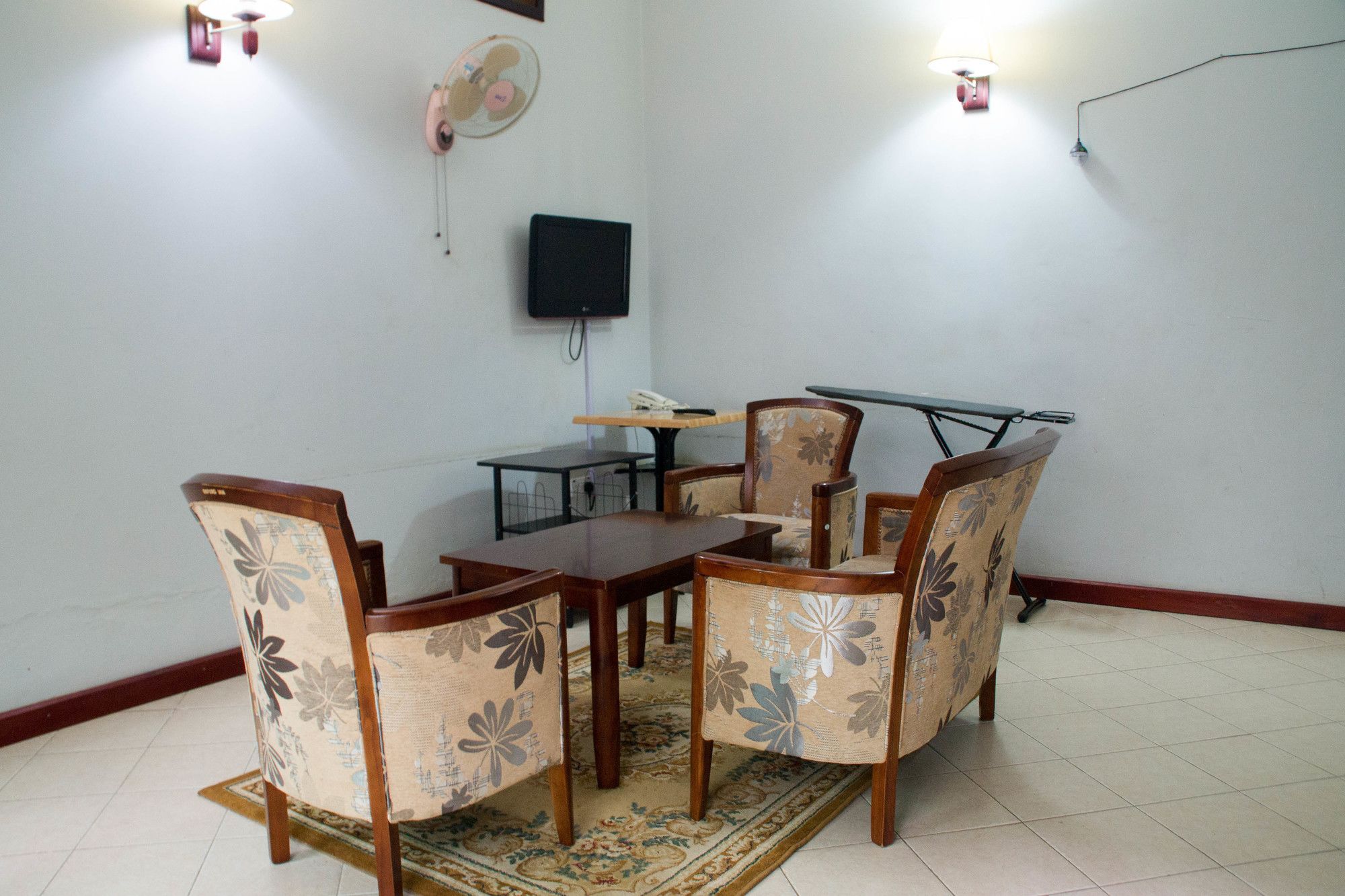 Фото Oxford Royal Hotel