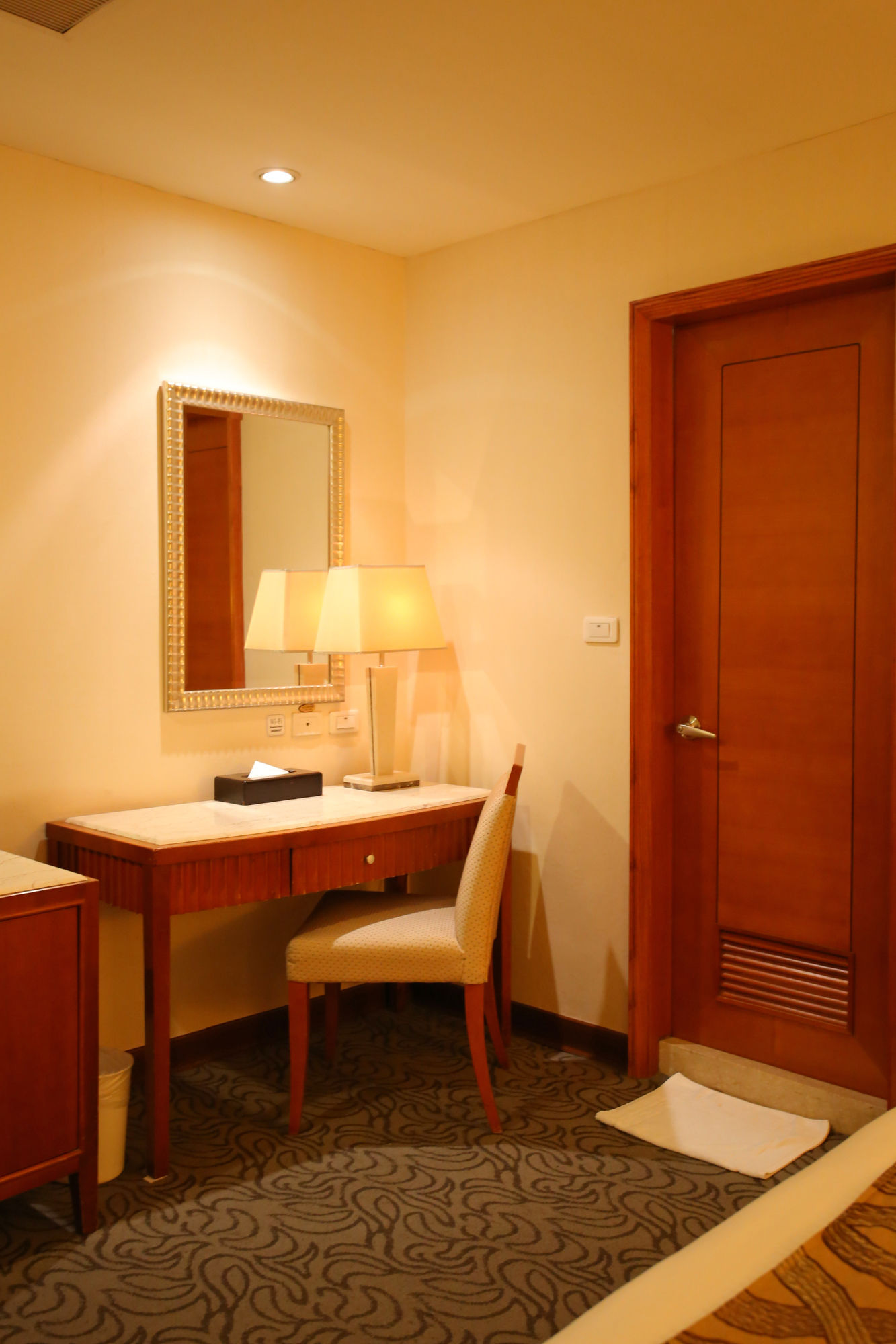 Фото Elegance Hotel Taipei