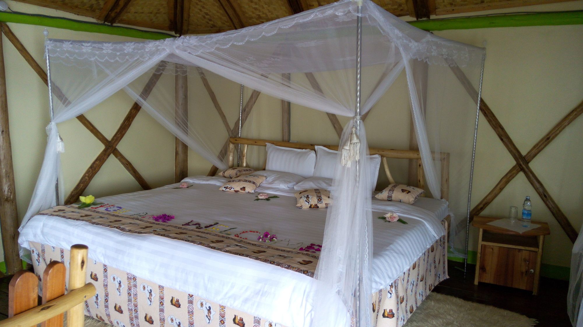 Фото Lake Bunyonyi Rock Resort