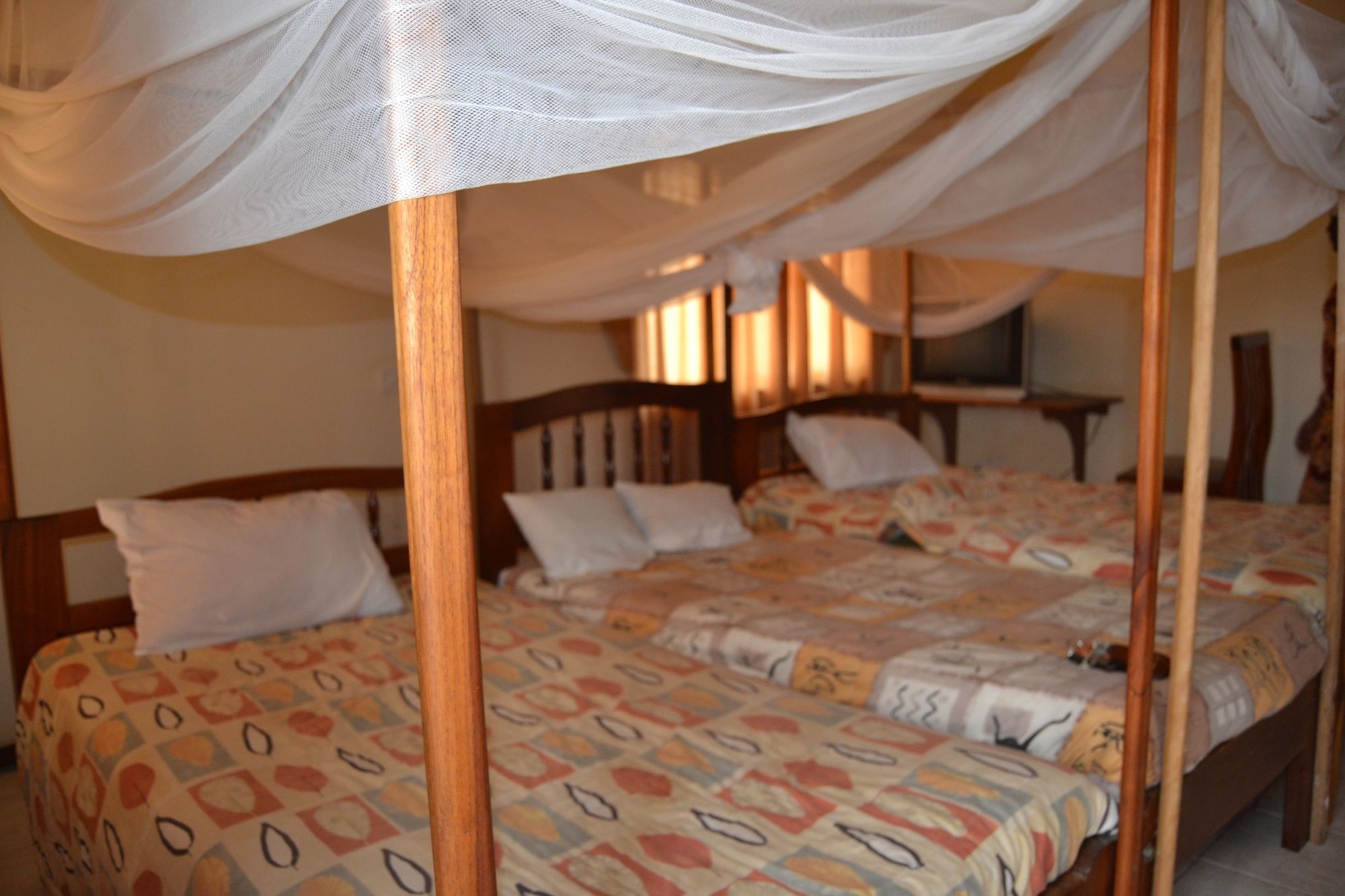 Фото Raja Excelsior Hotel