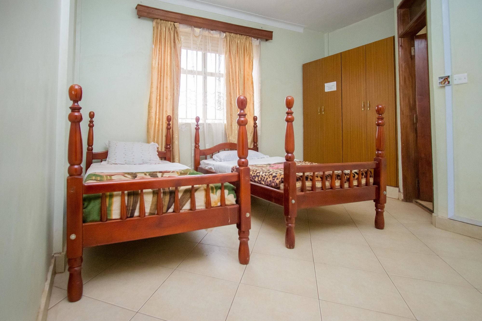Фото Makerere Serene Hotel