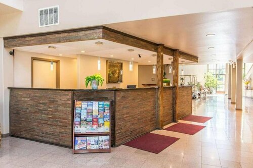 Гостиница Duniya Hotel в Бэйкерсфилде