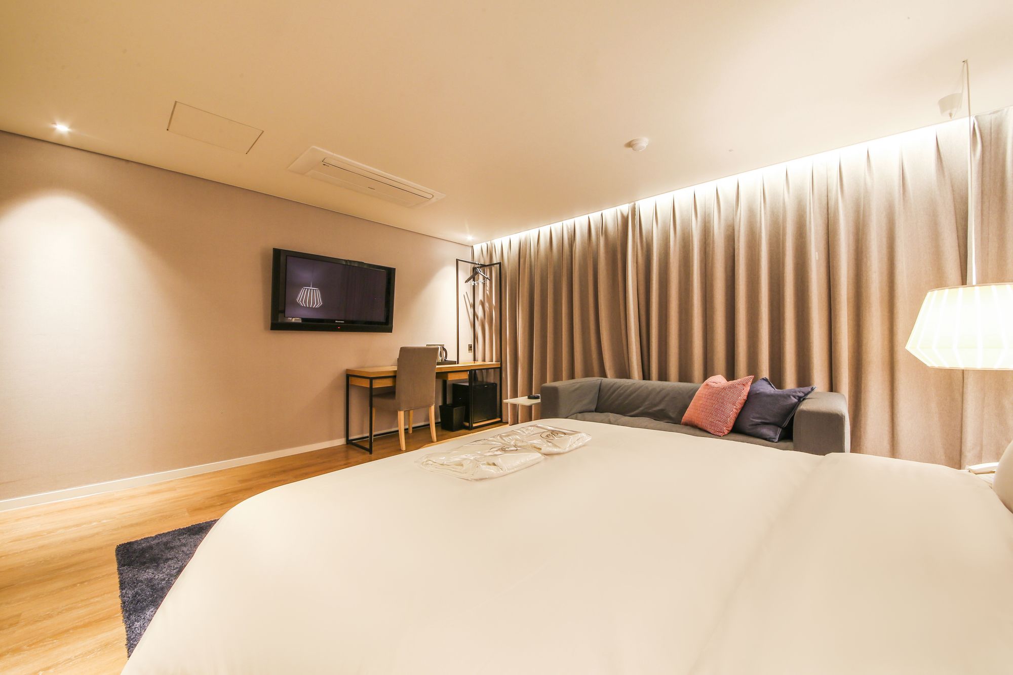 Фото Hotel Londoner Yongwon