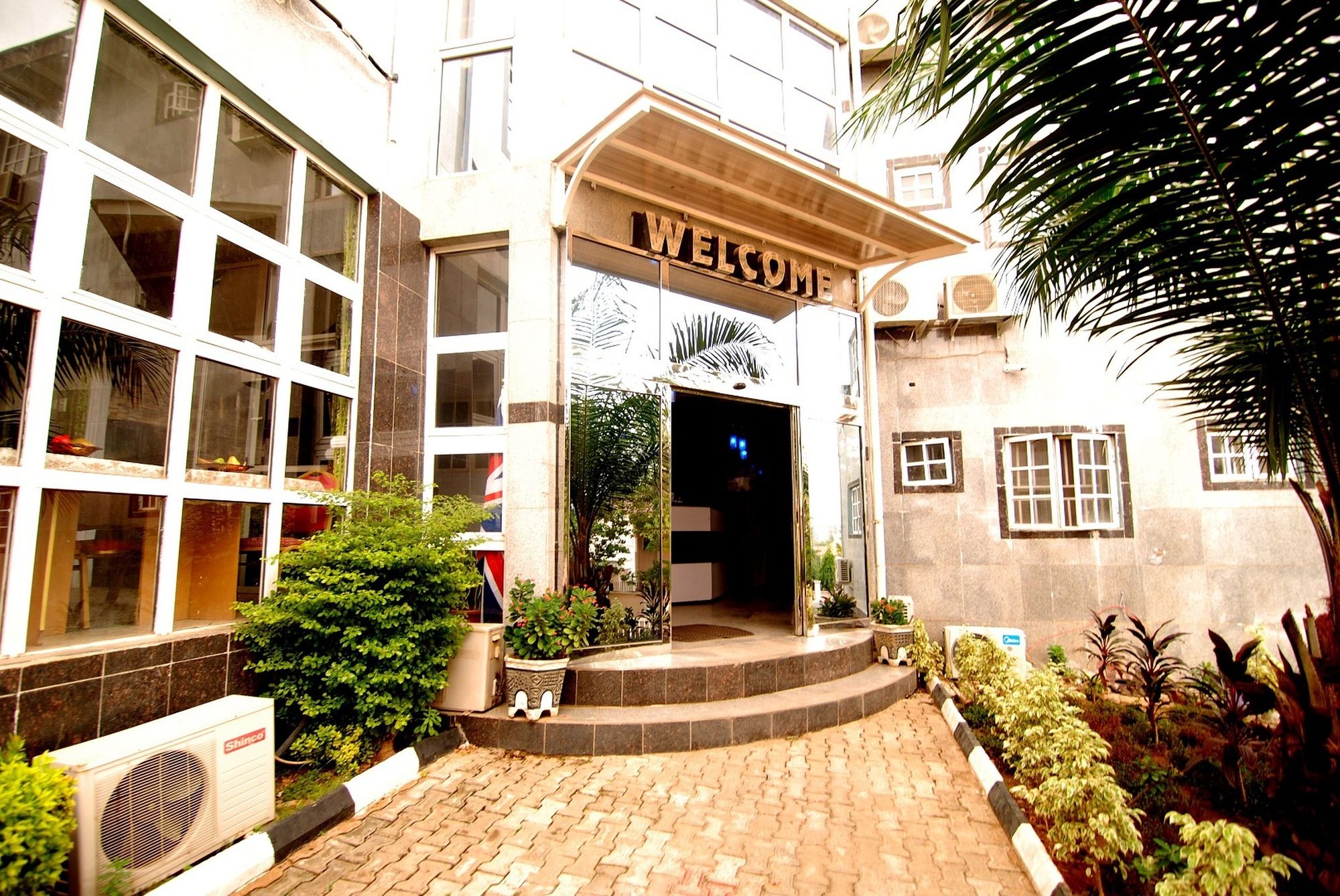 Фото отеля 1