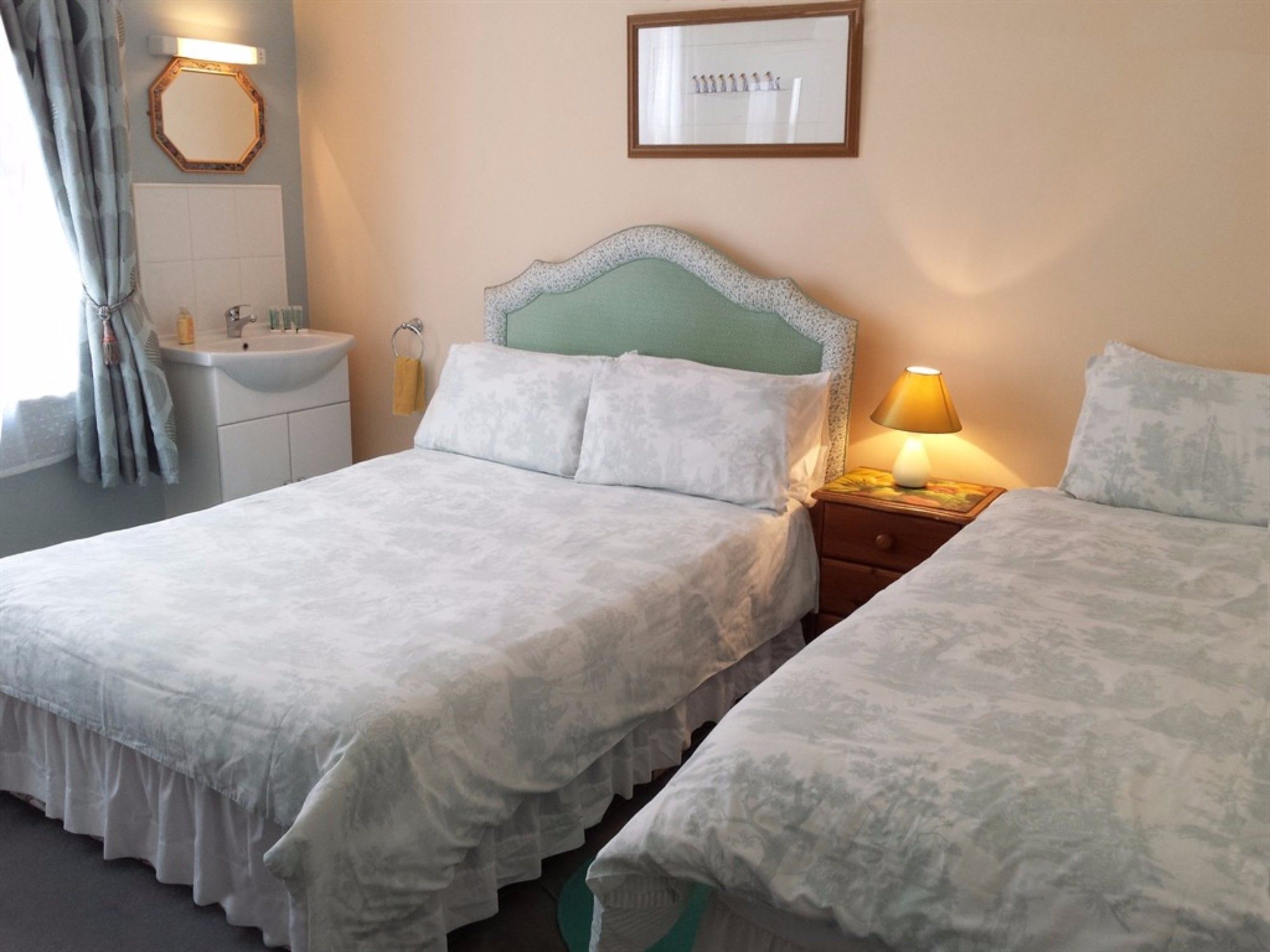 Фото The Ravensbourne Hotel