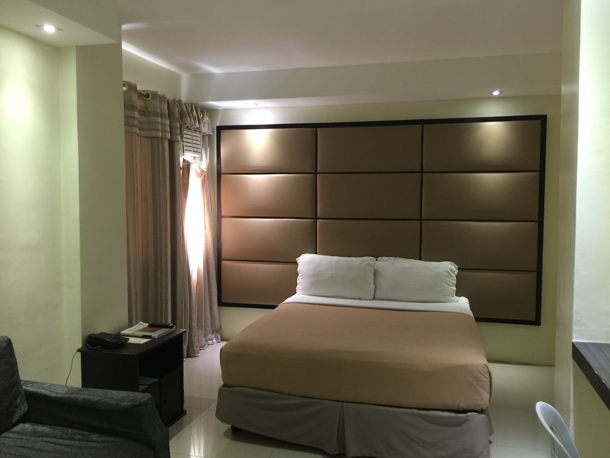 Фото Canberry Hotel