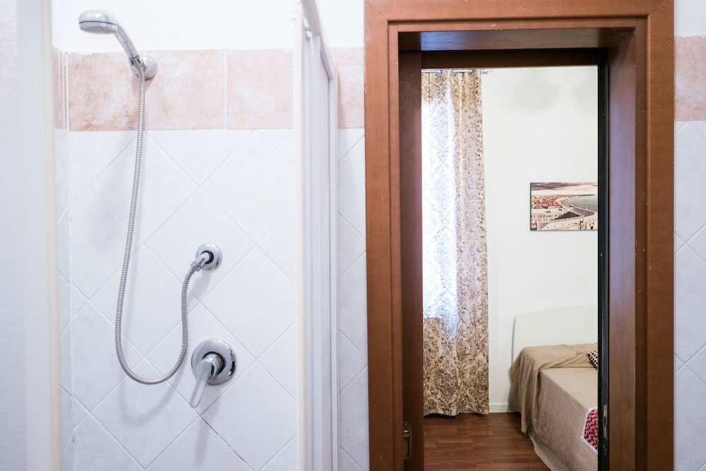 Фото Backpackers House Venice - Hostel